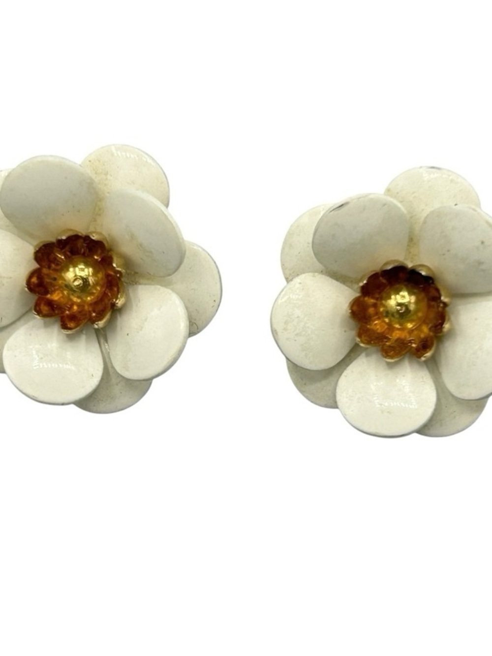 Sarah Coventry White Flower Clip On Earrings Vintage Gold Tone